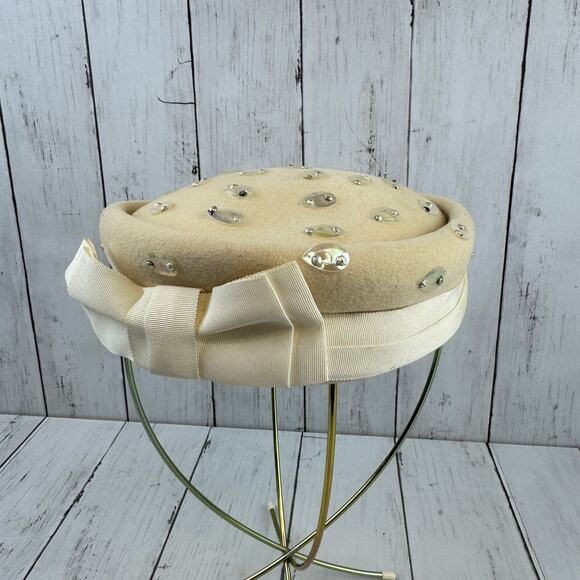 VTG 60's Janyth Roy Glenover Ivory Faum Tra Felt Pillbox Hat With Satin Bow - Picture 2 of 16